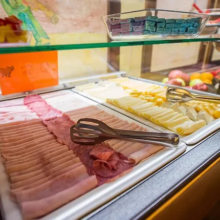 瑪勒胡維卡酒店 3*