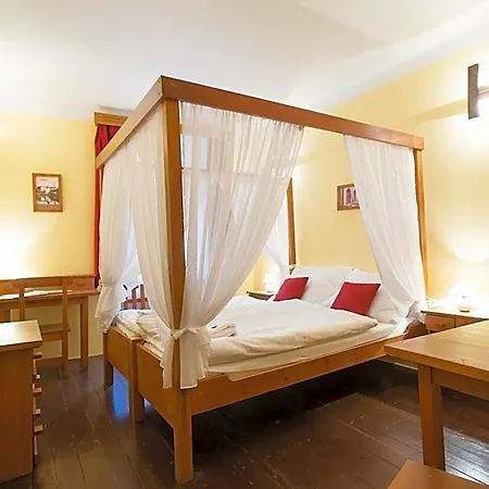 Hotell U Maleho Vitka 3*